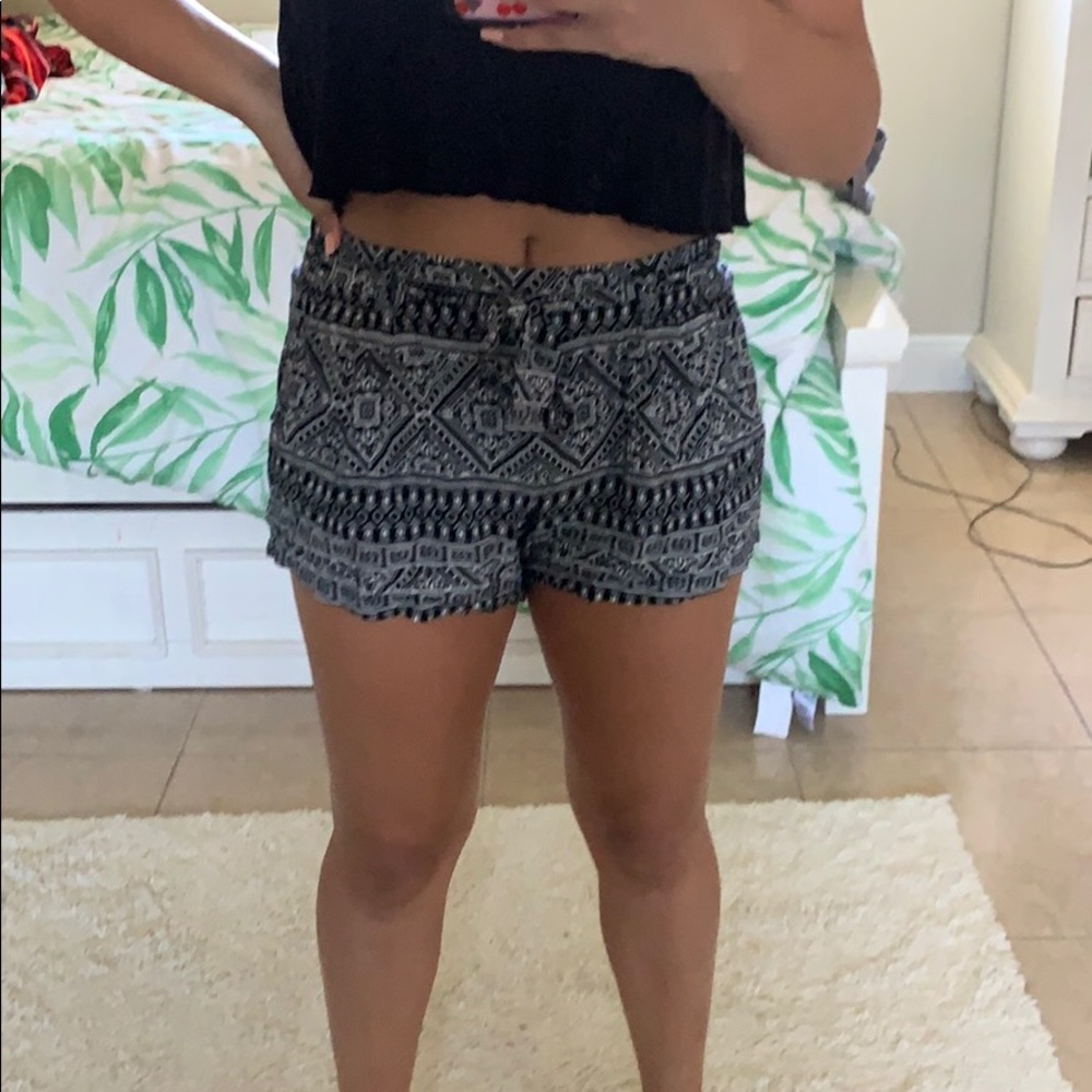 Black and white printed float shorts